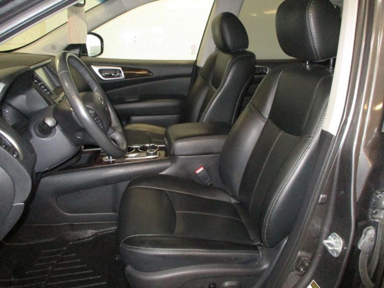 2016 Nissan Pathfinder SL 4WD Photo