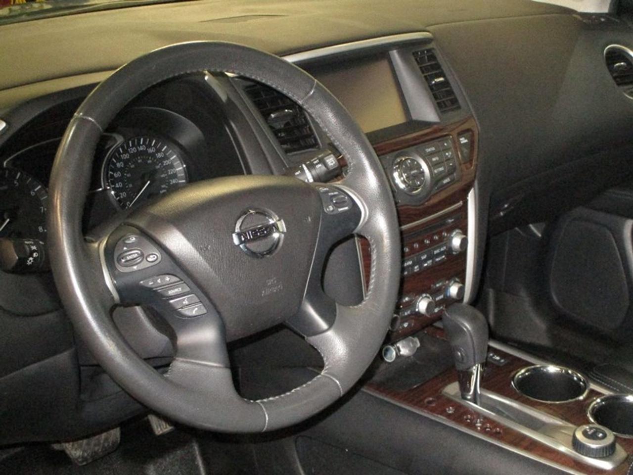 2016 Nissan Pathfinder SL 4WD Photo