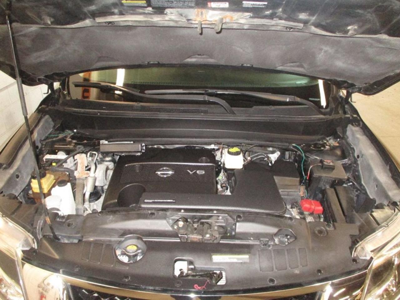 2016 Nissan Pathfinder SL 4WD Photo