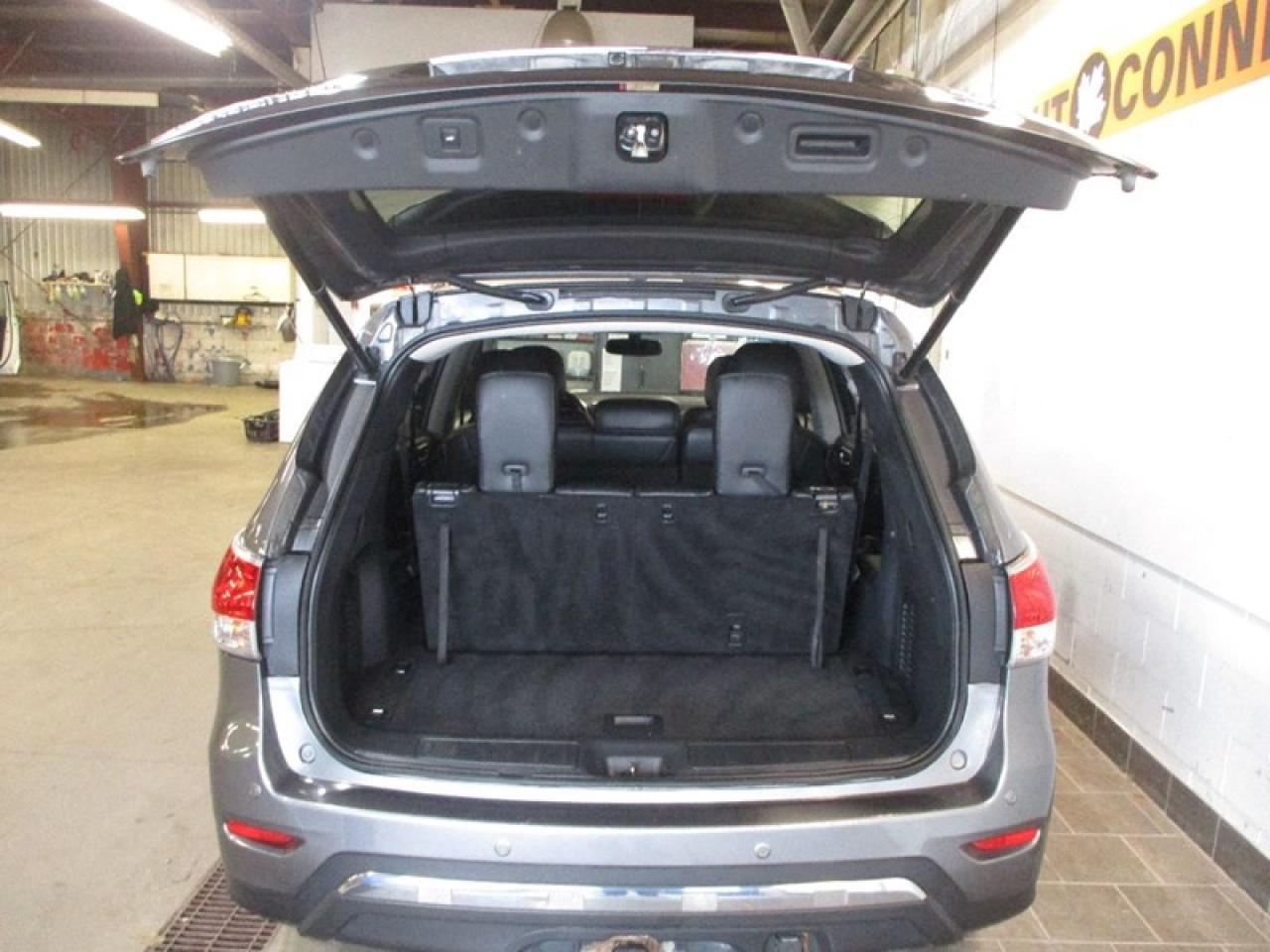 2016 Nissan Pathfinder SL 4WD Photo