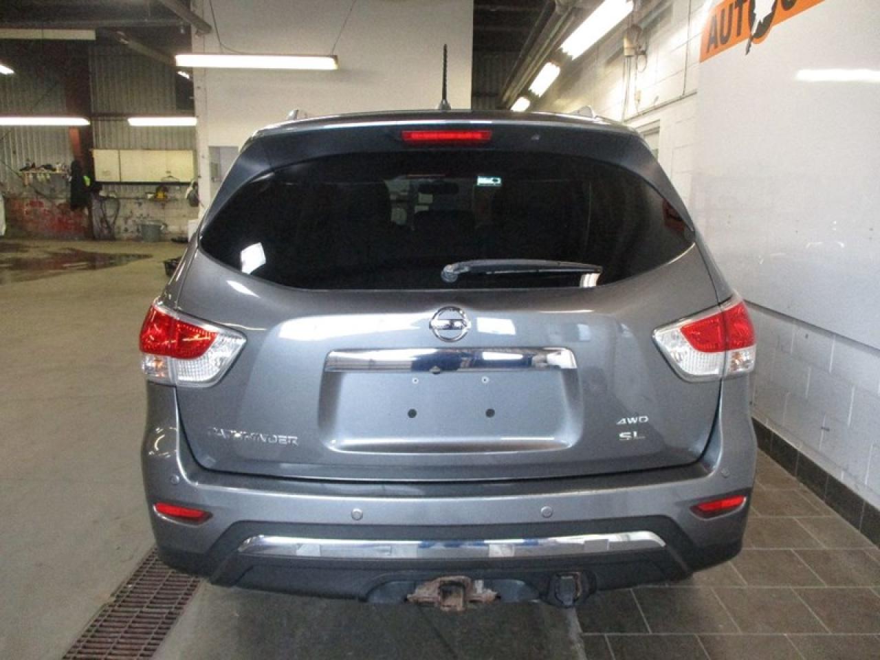 2016 Nissan Pathfinder SL 4WD Photo