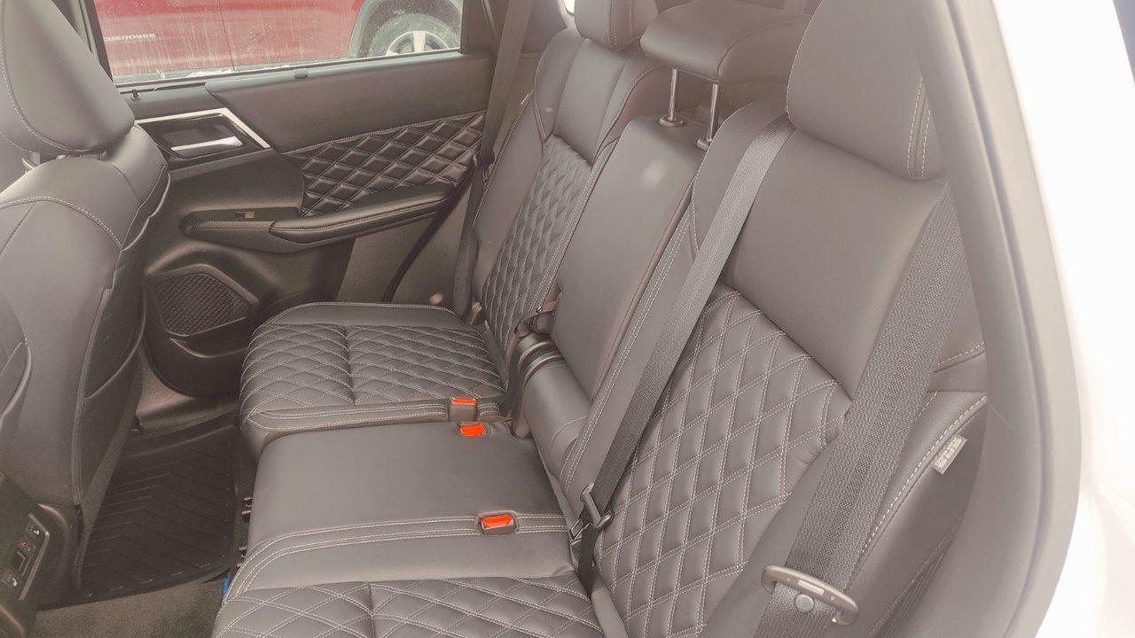 2023 Mitsubishi Outlander PHEV GT Photo