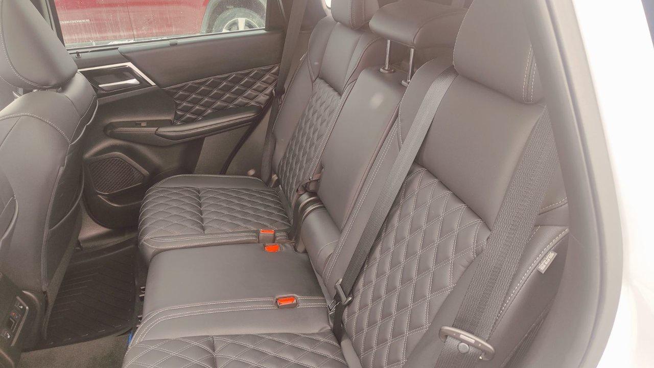 2023 Mitsubishi Outlander PHEV GT Photo