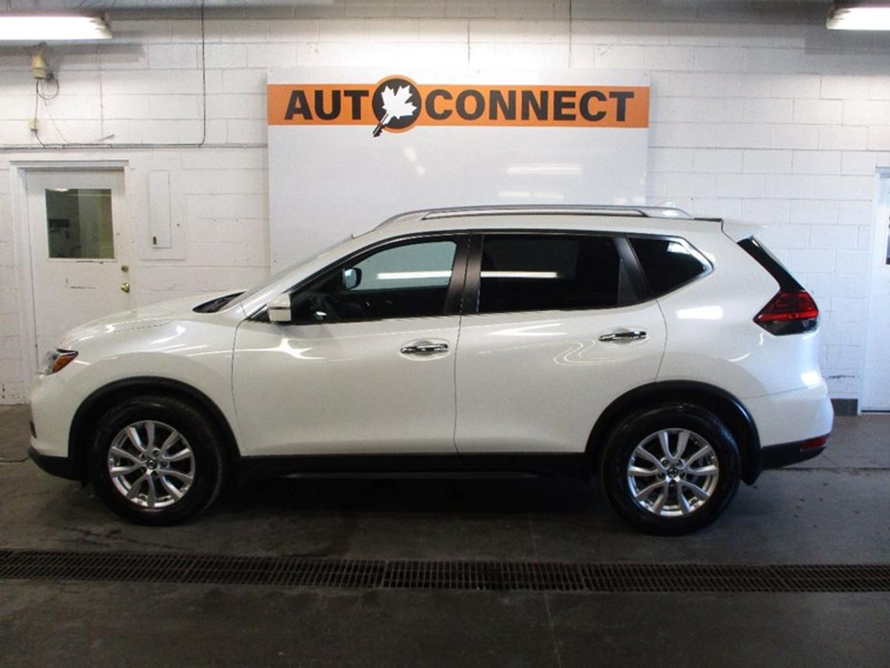 2017 Nissan Rogue SV Photo1