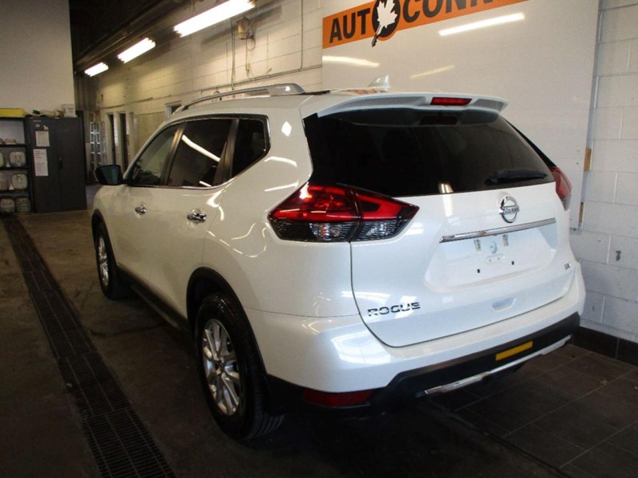 2017 Nissan Rogue SV Photo