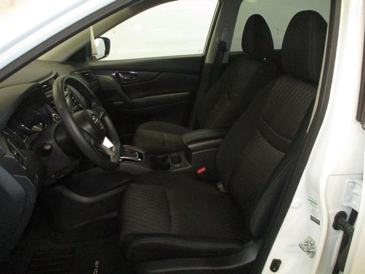 2017 Nissan Rogue SV Photo