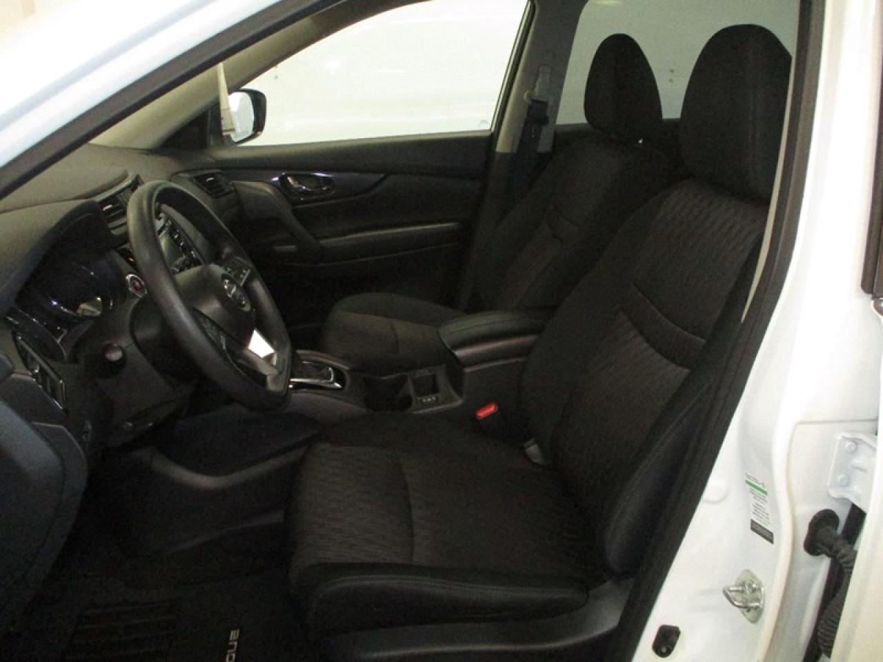 2017 Nissan Rogue SV Photo