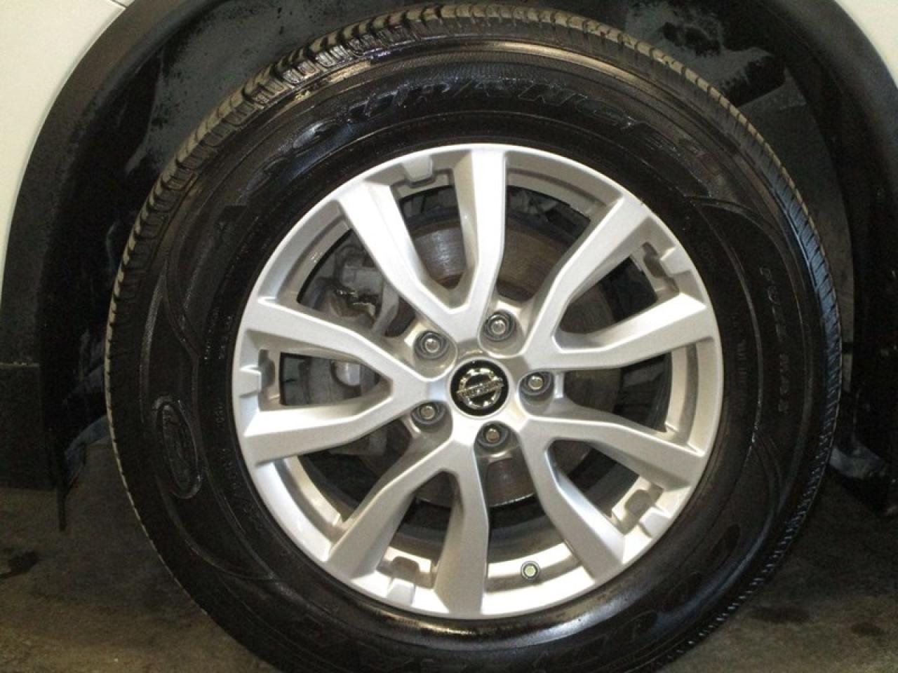 2017 Nissan Rogue SV Photo