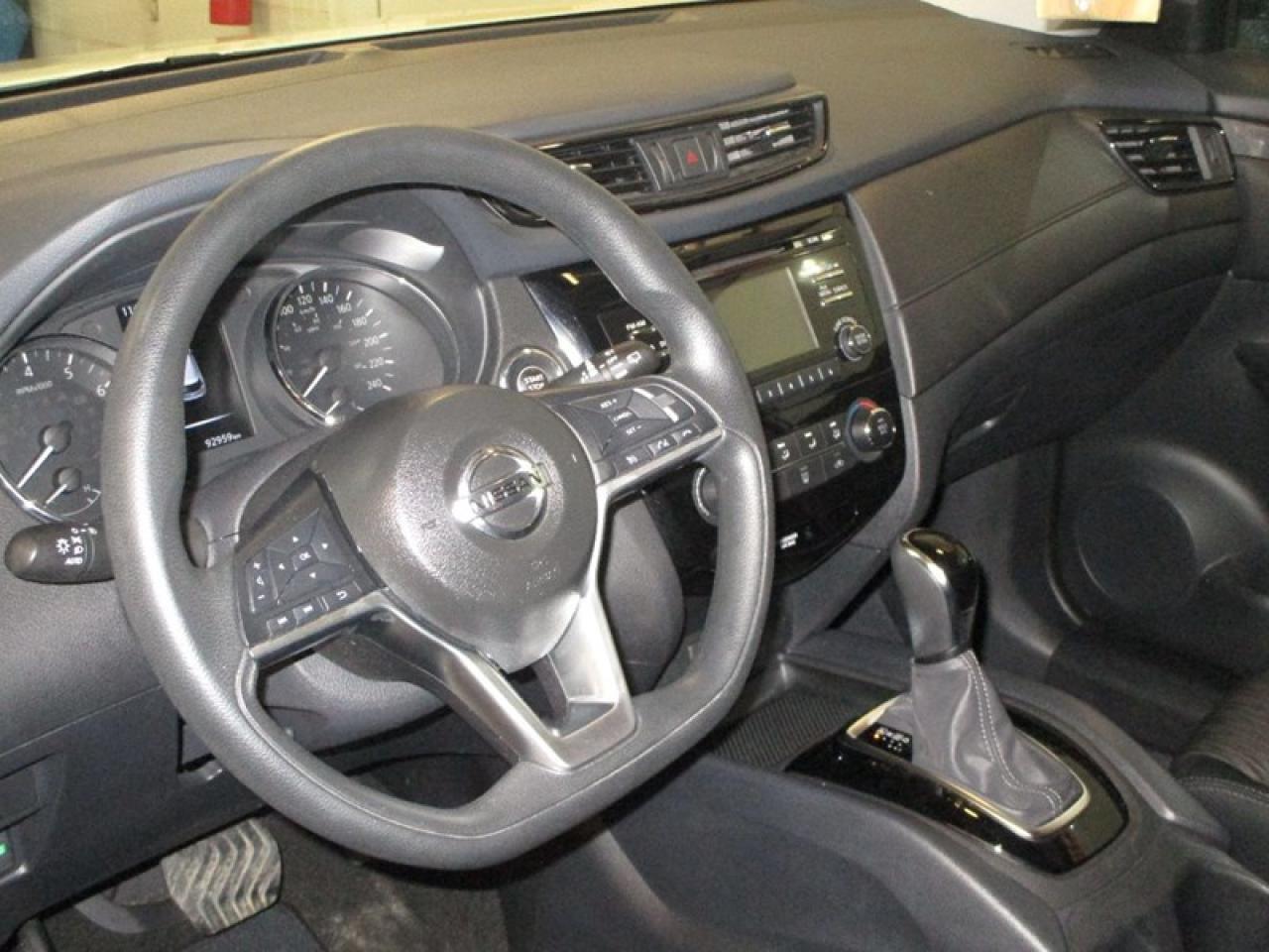 2017 Nissan Rogue SV Photo