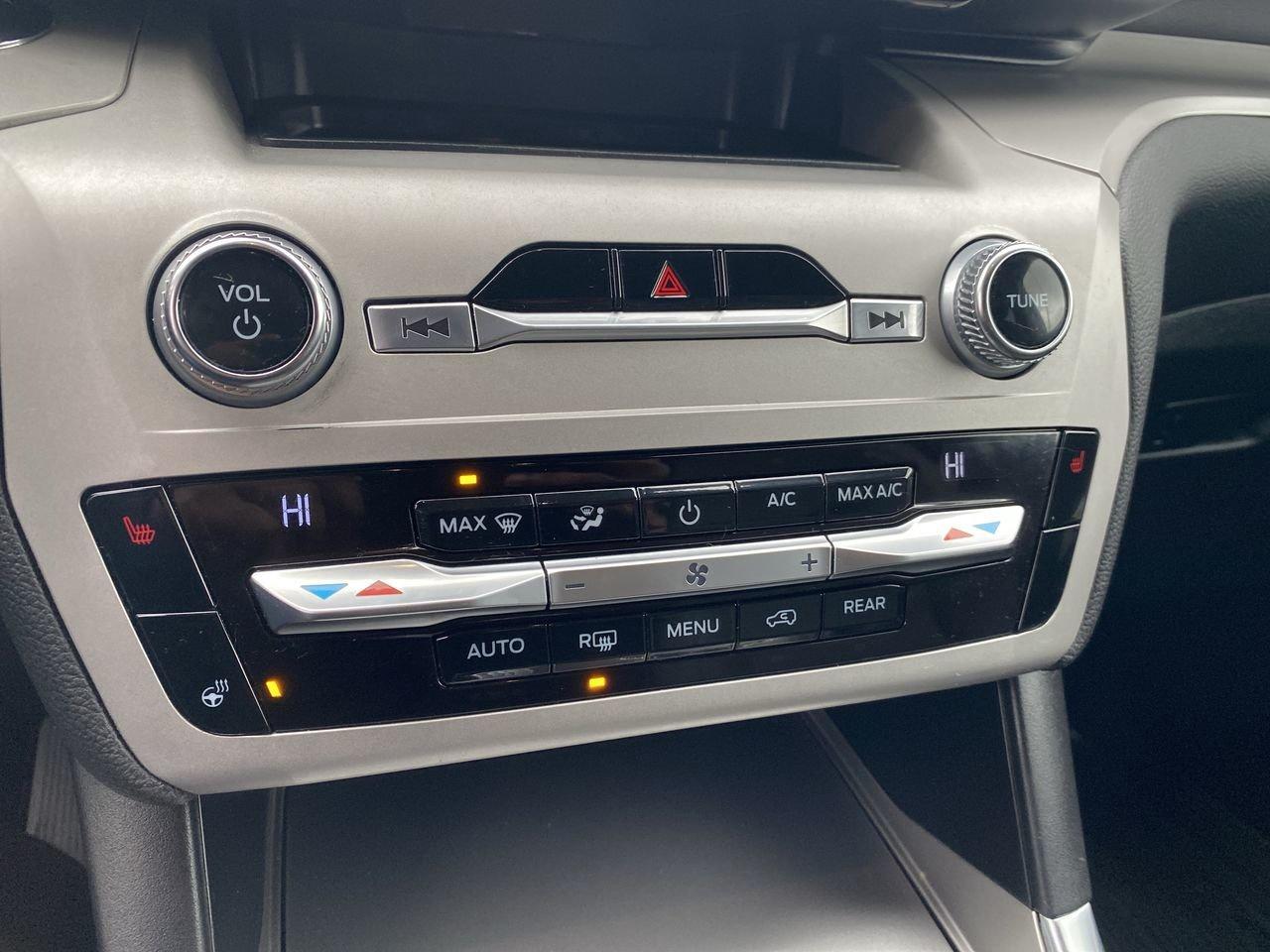 2020 Ford Explorer XLT Photo