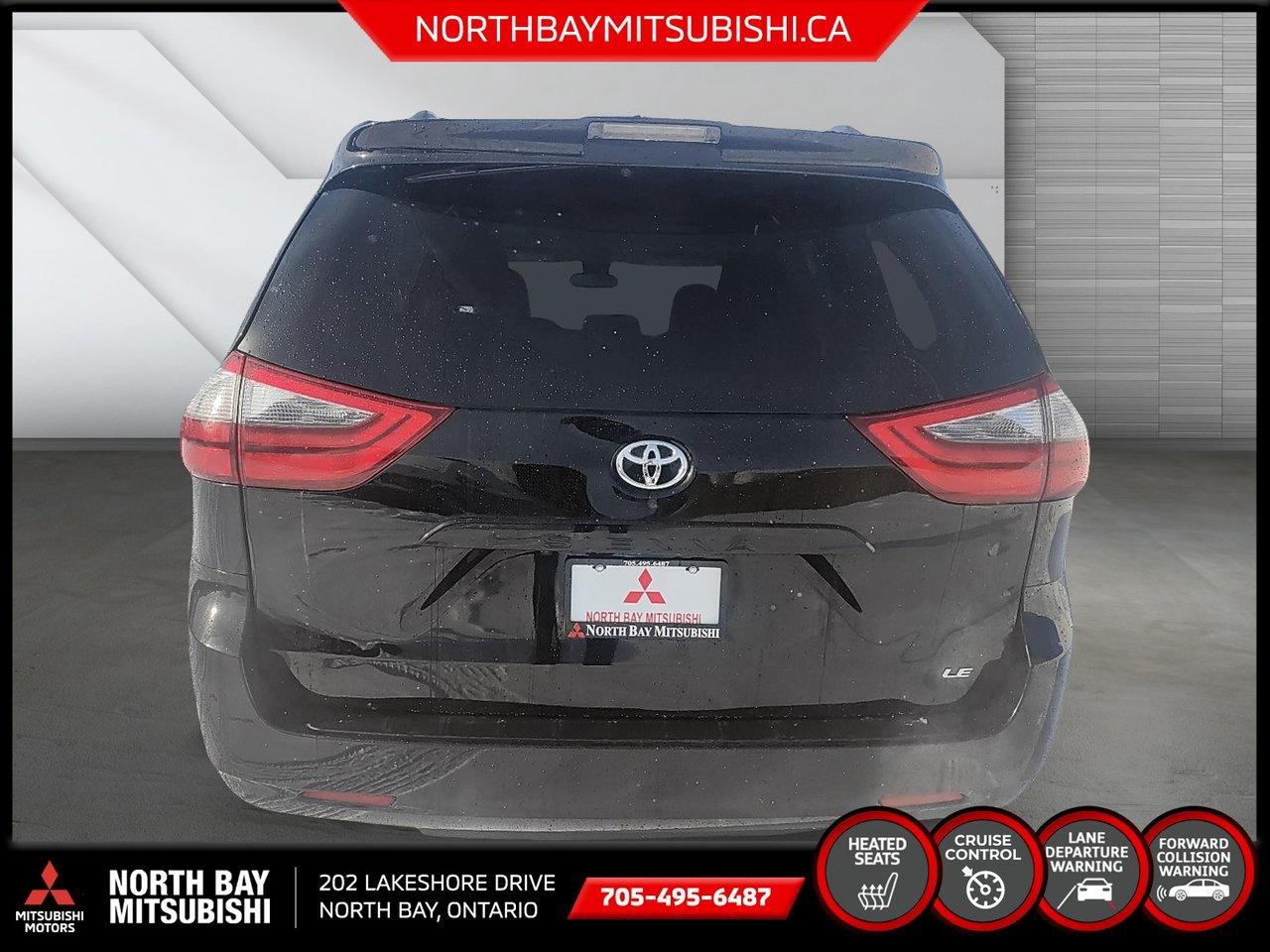 2020 Toyota Sienna LE Photo