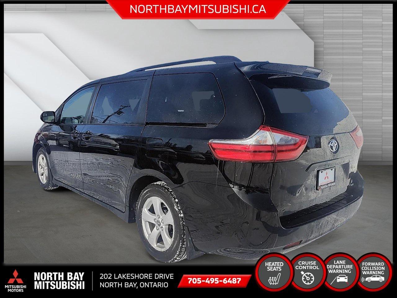 2020 Toyota Sienna LE Photo