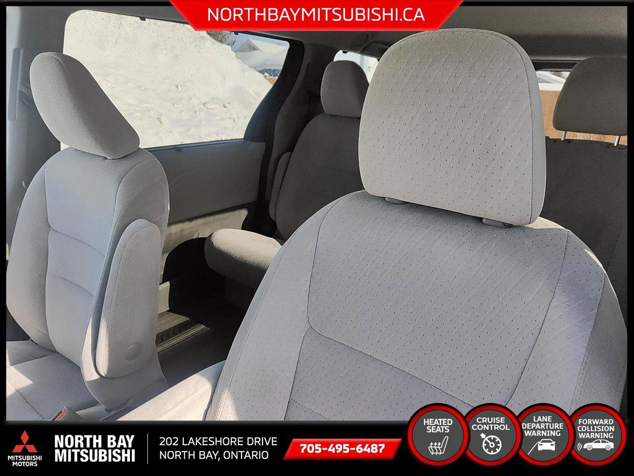 2020 Toyota Sienna LE Photo