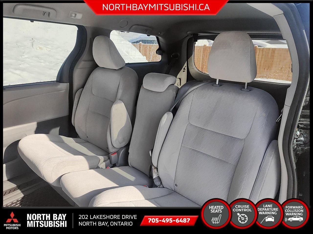 2020 Toyota Sienna LE Photo