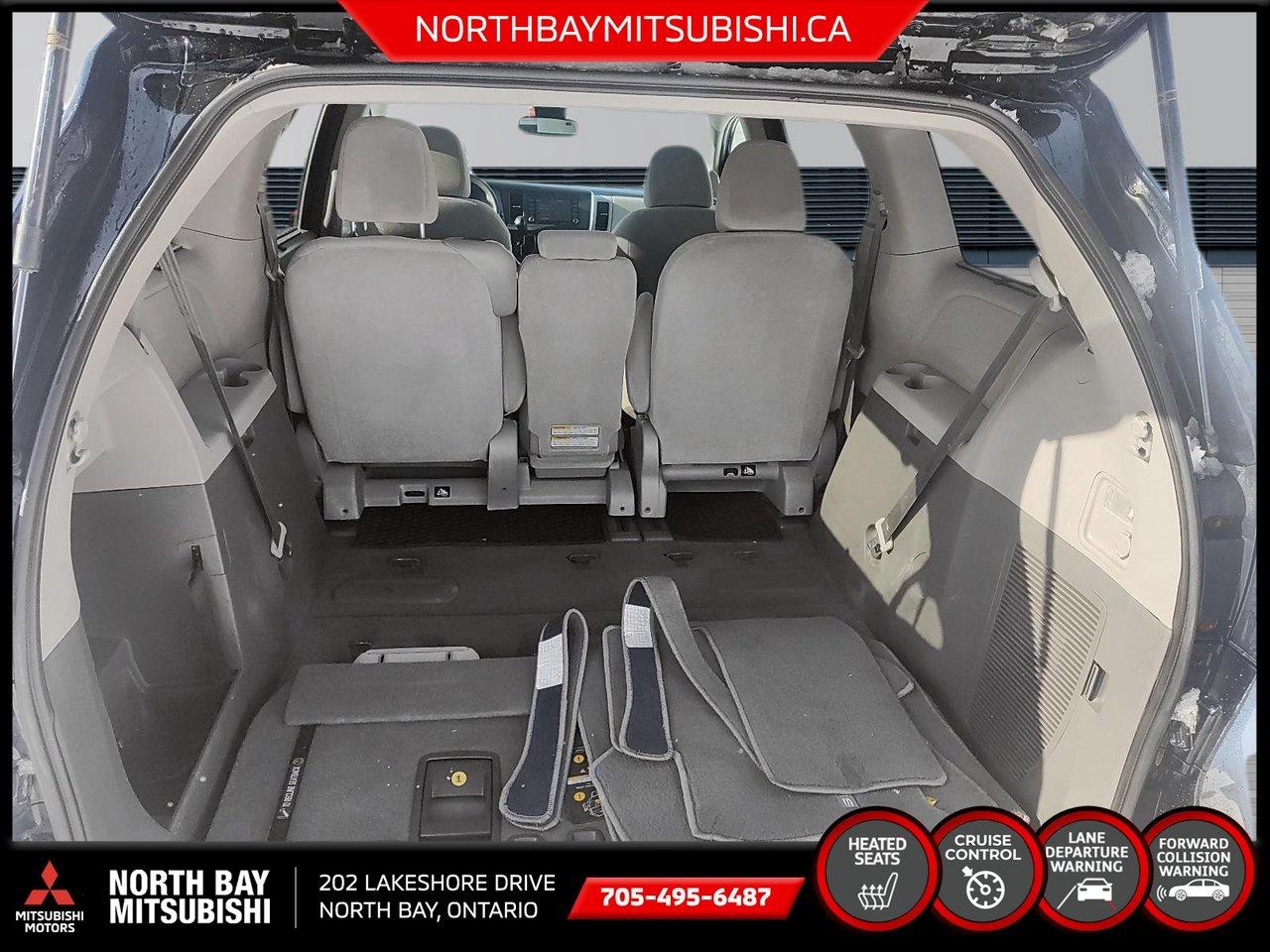 2020 Toyota Sienna LE Photo