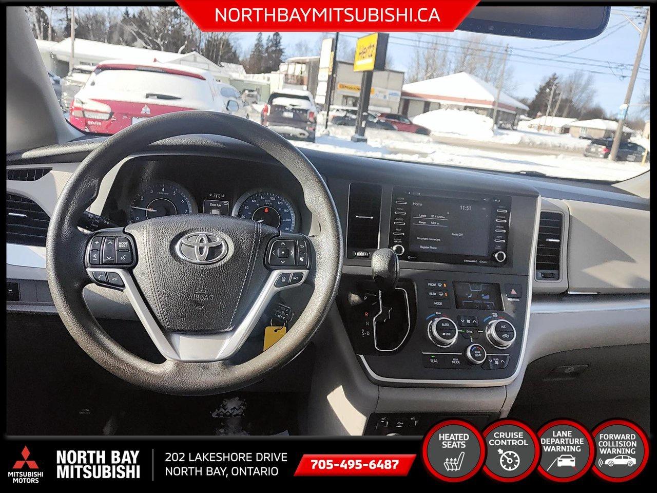 2020 Toyota Sienna LE Photo