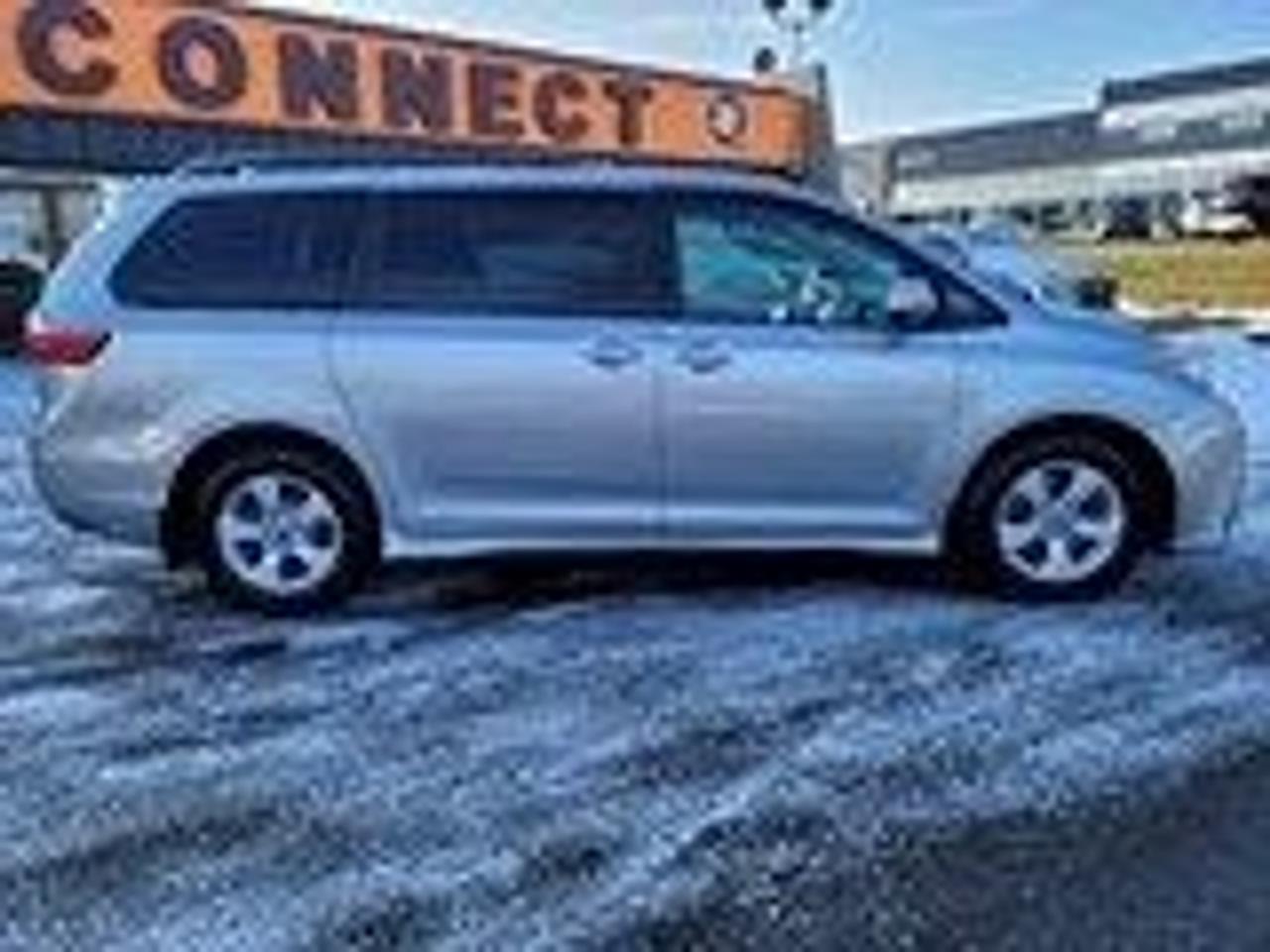 2020 Toyota Sienna LE 8 PASSENGER Photo