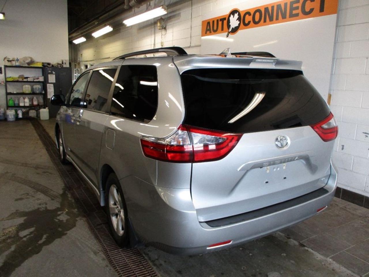 2020 Toyota Sienna LE 8 PASSENGER Photo