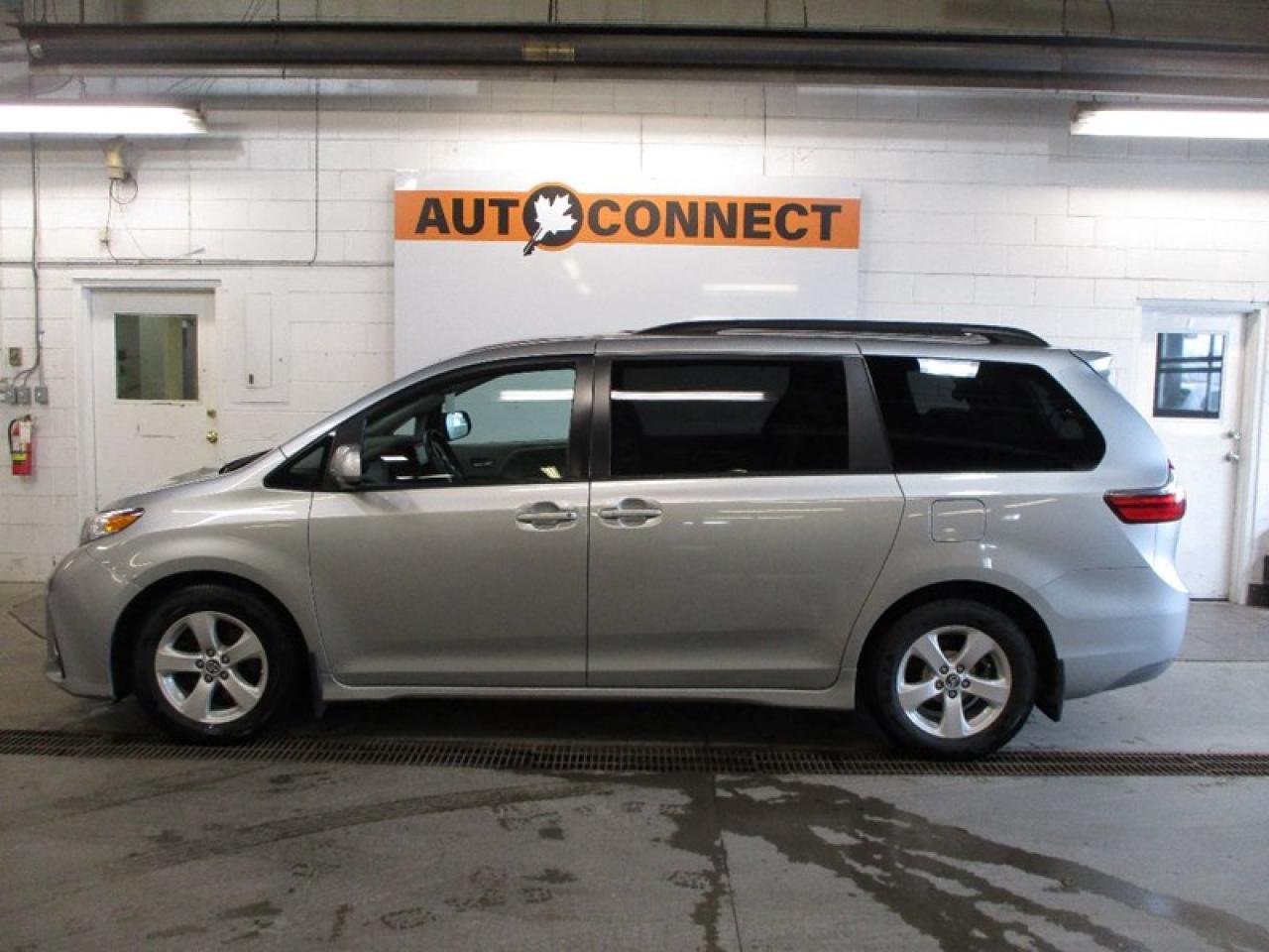 2020 Toyota Sienna LE 8 PASSENGER Photo