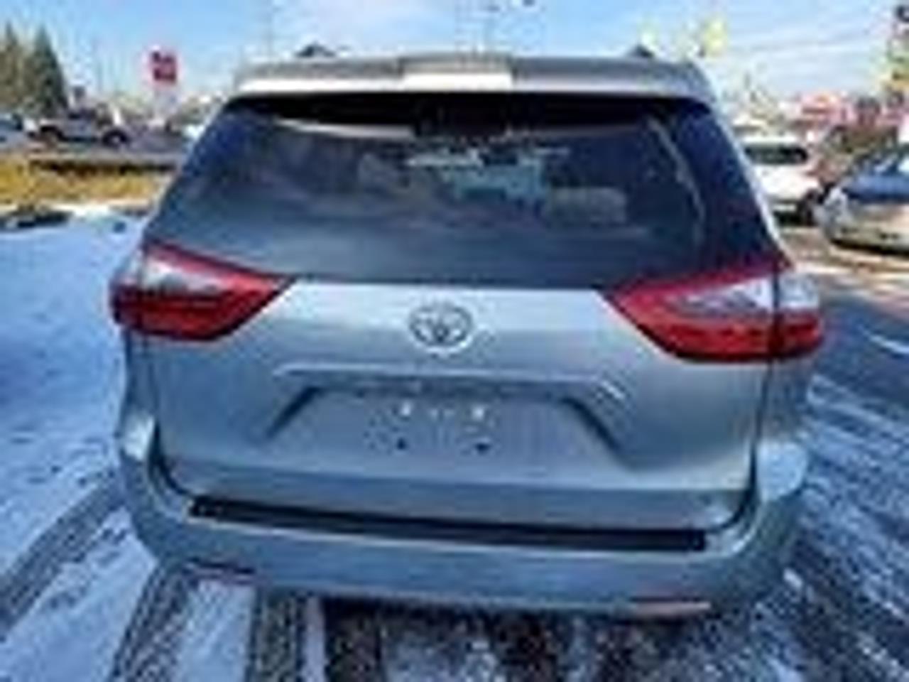 2020 Toyota Sienna LE 8 PASSENGER Photo