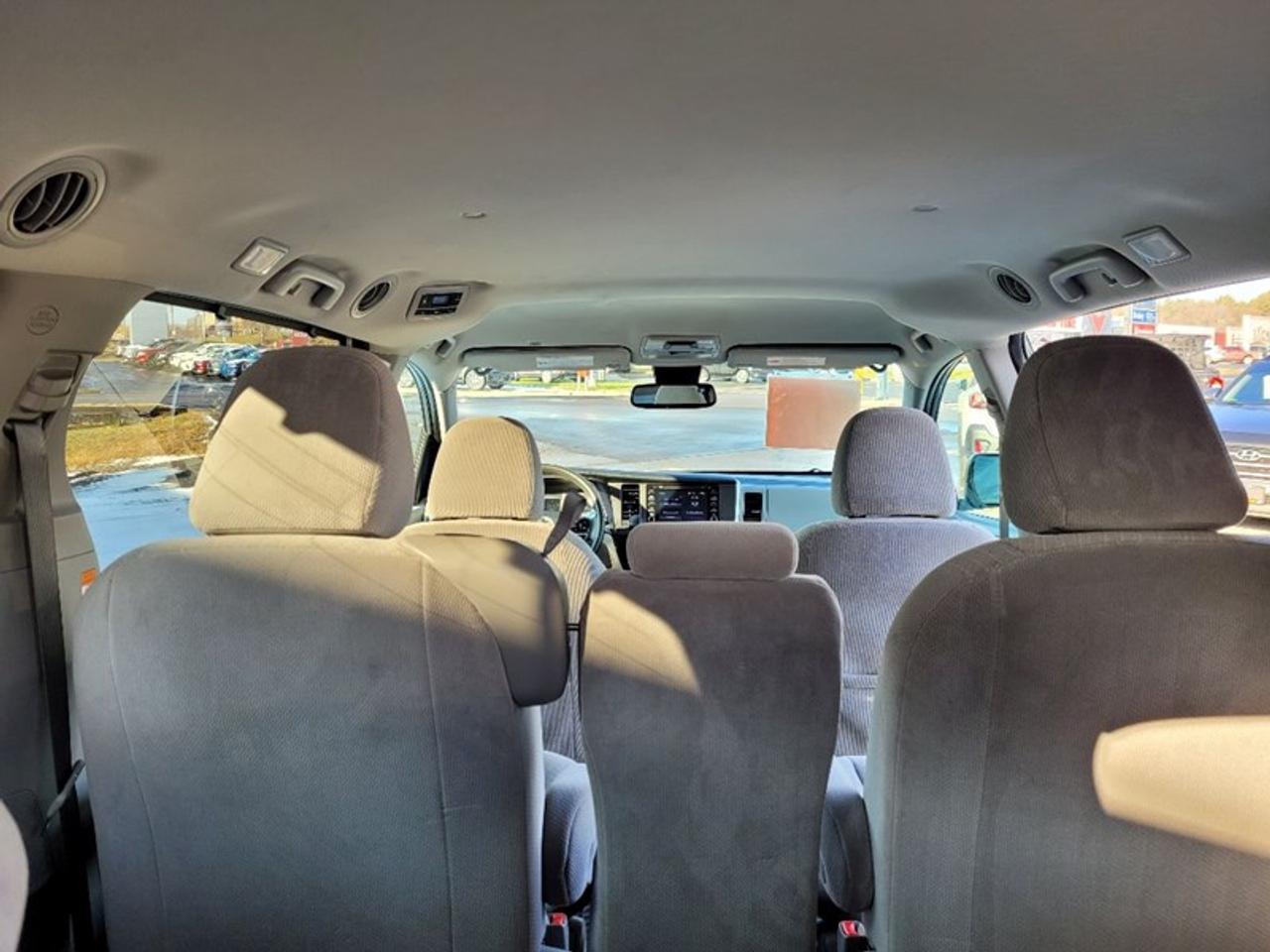 2020 Toyota Sienna LE 8 PASSENGER Photo