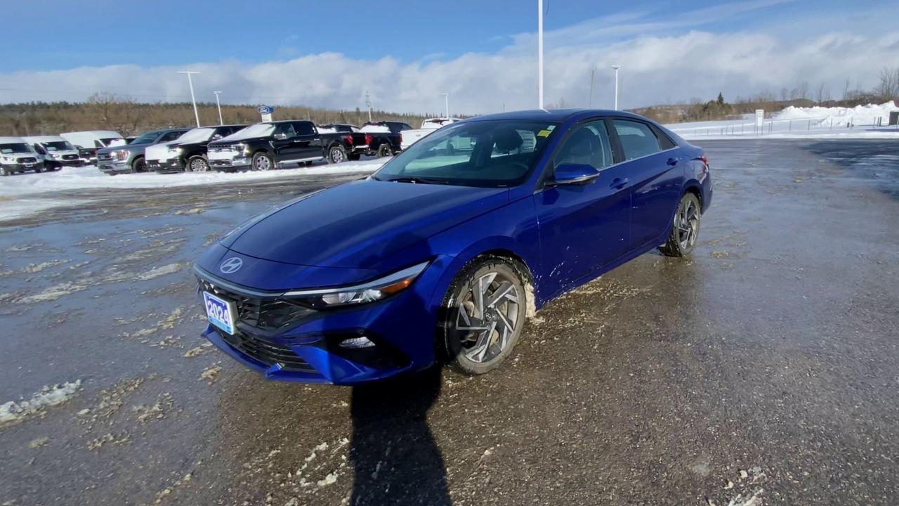 2024 Hyundai Elantra Luxury Photo3