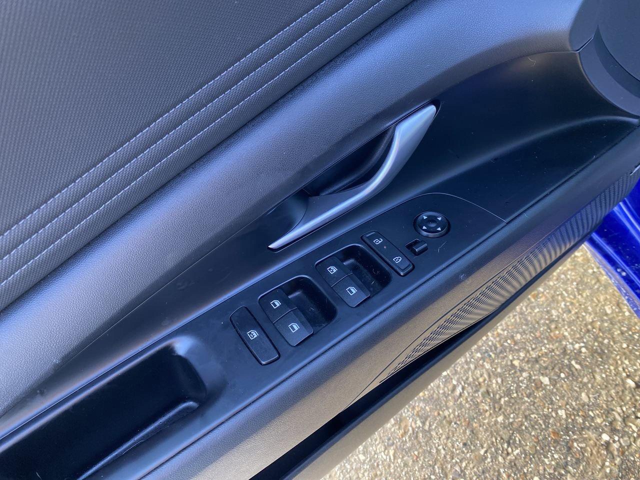 2024 Hyundai Elantra Luxury Photo