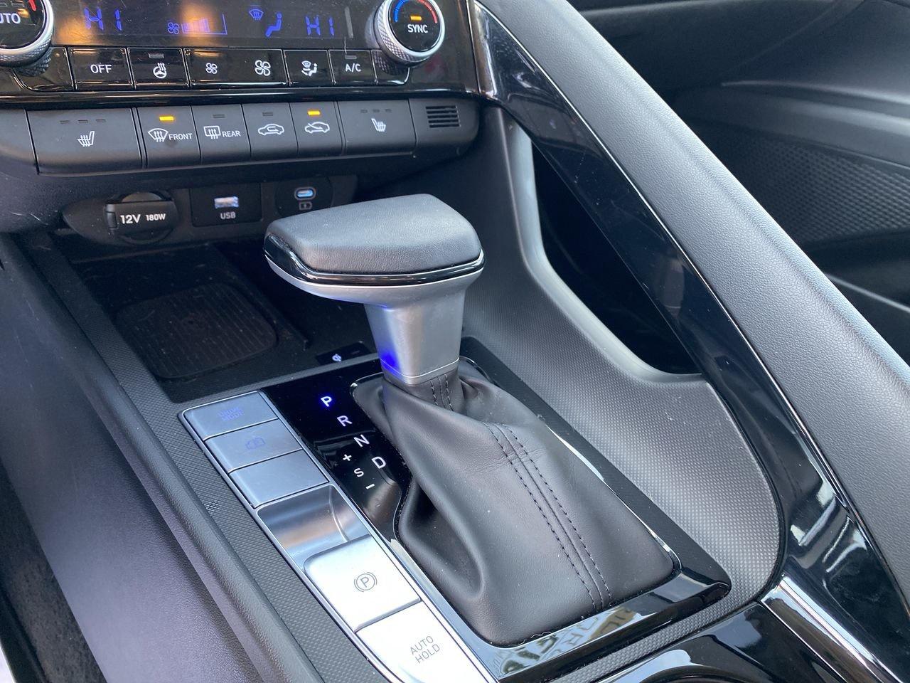 2024 Hyundai Elantra Luxury Photo