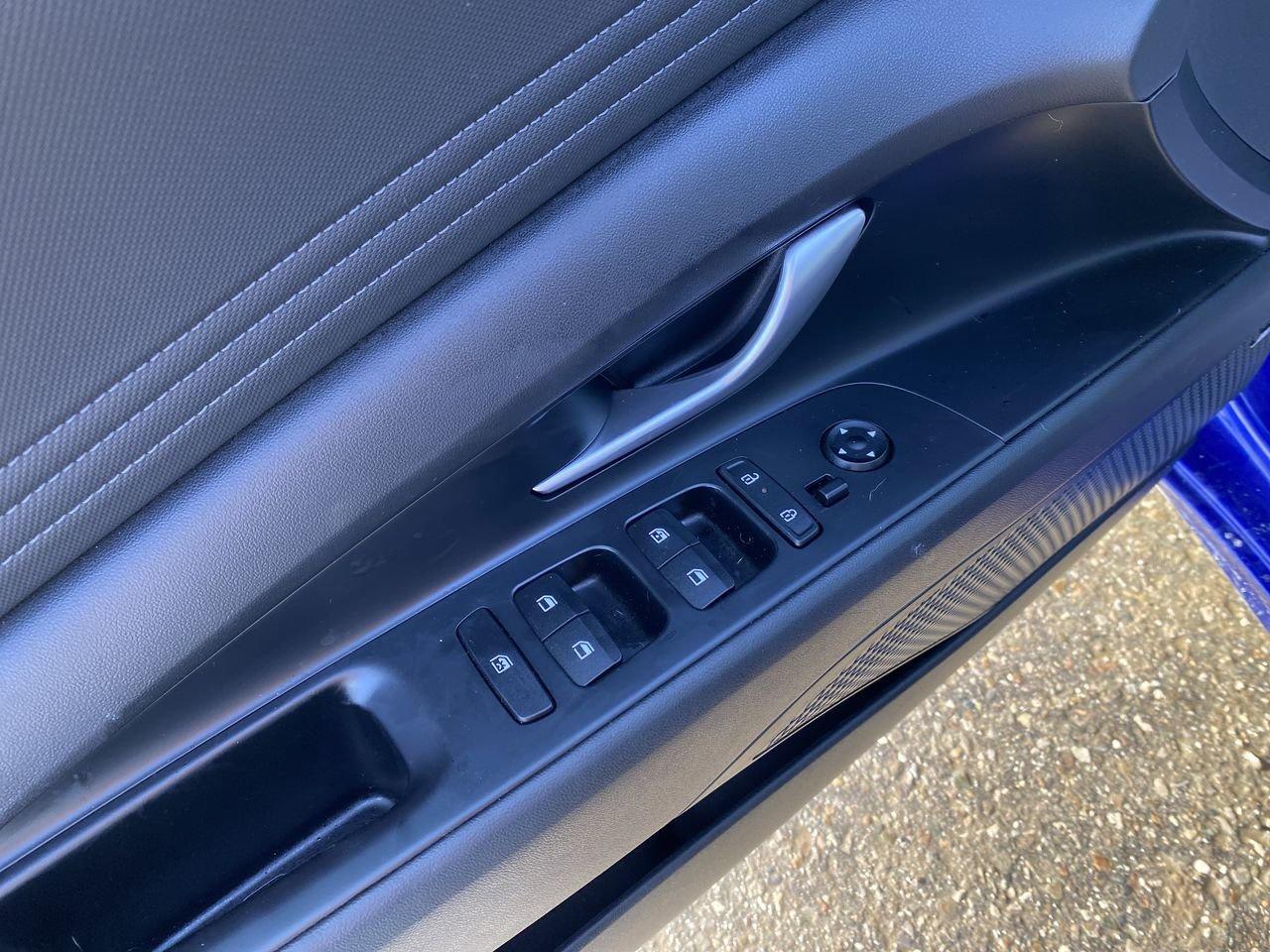 2024 Hyundai Elantra Luxury Photo