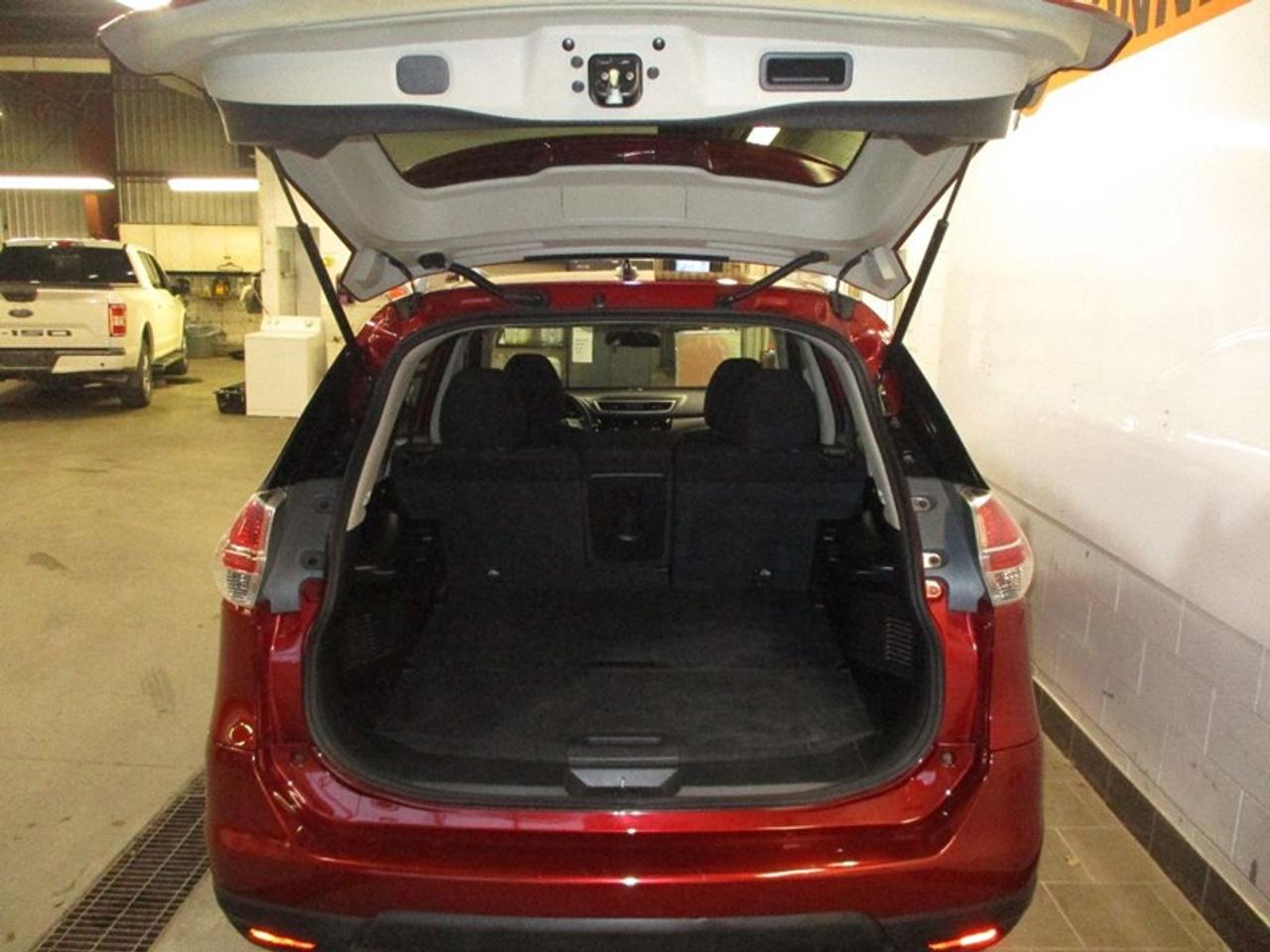 2014 Nissan Rogue SV Photo