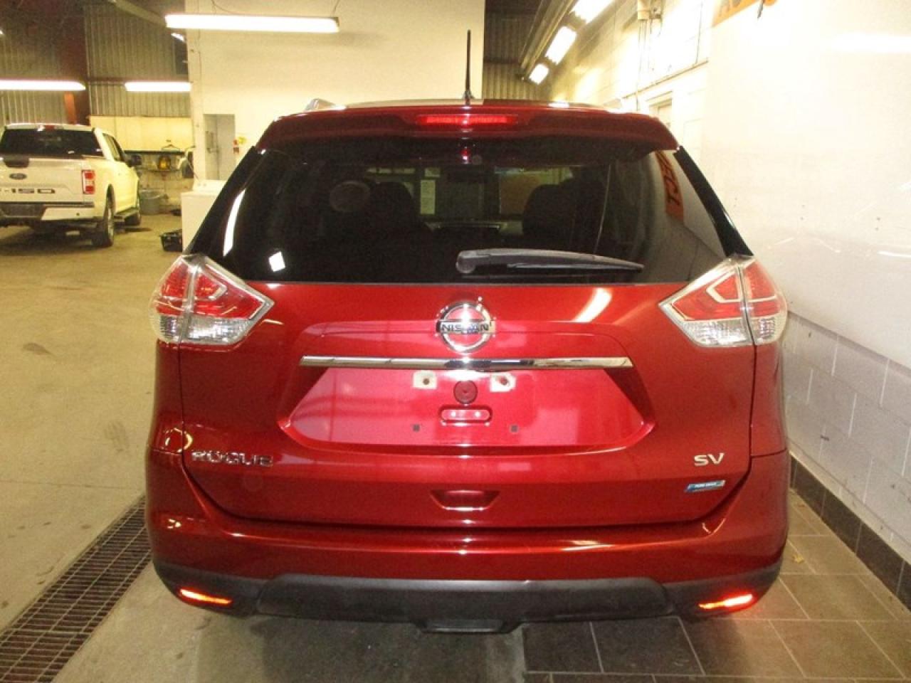 2014 Nissan Rogue SV Photo