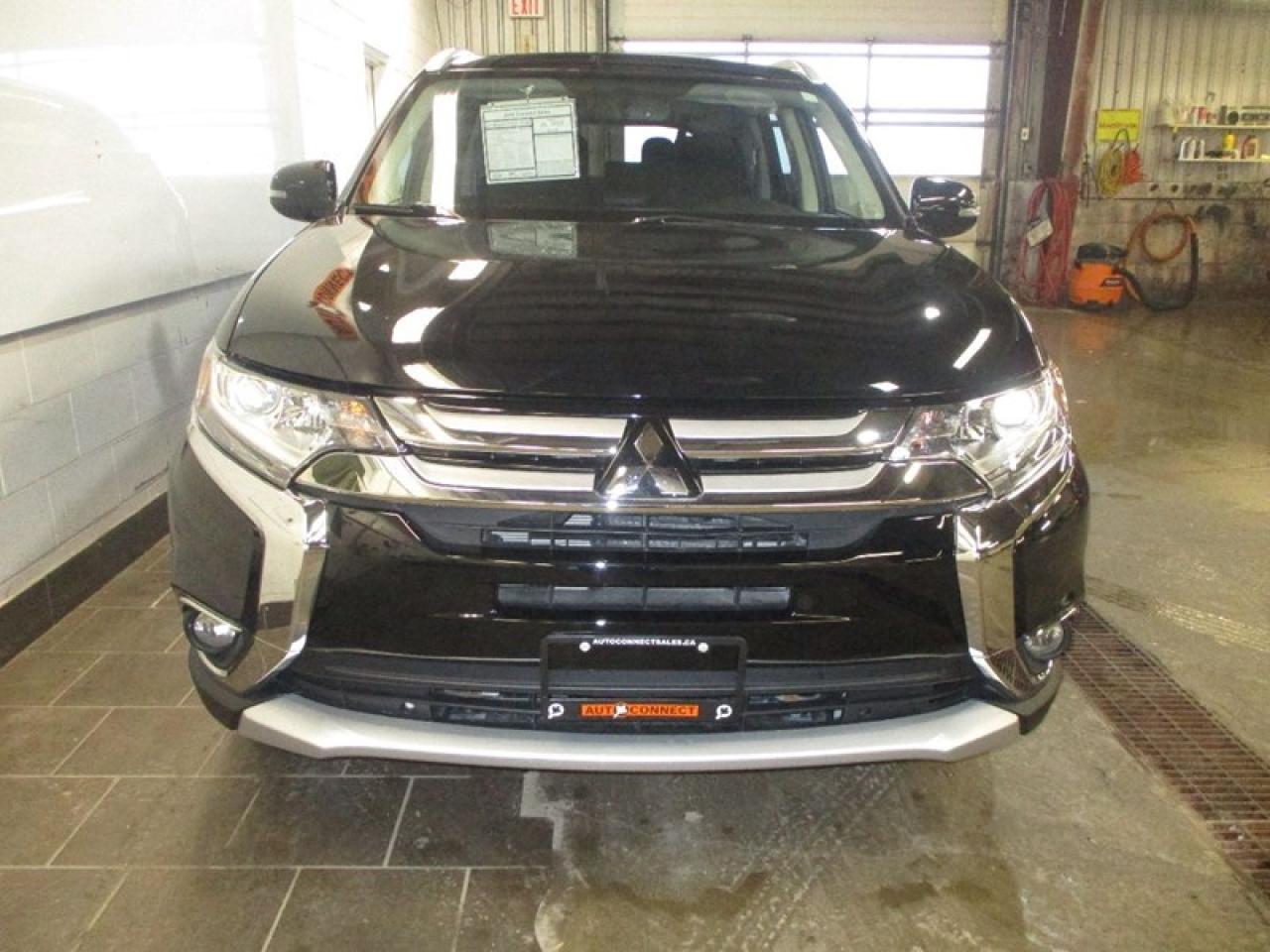 2017 Mitsubishi Outlander SE Touring Photo