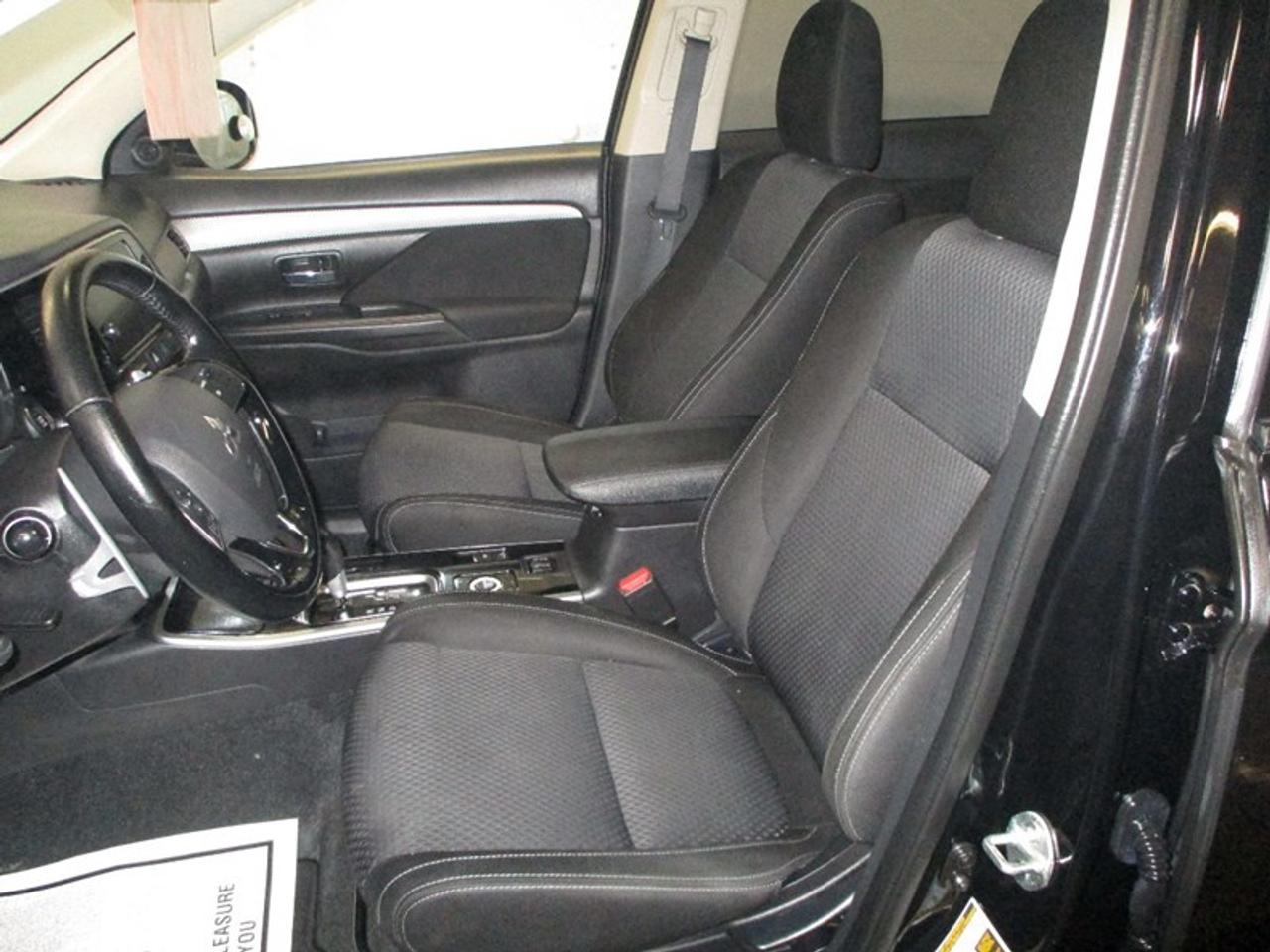 2017 Mitsubishi Outlander SE Touring Photo