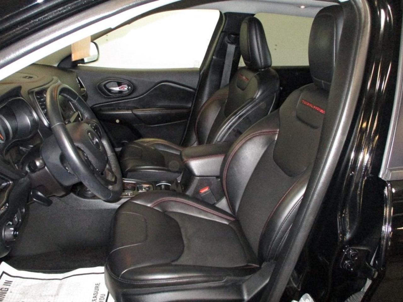 2019 Jeep Cherokee Trailhawk  4WD Photo4