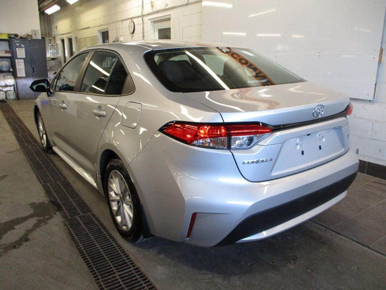 2022 Toyota Corolla LE Photo2