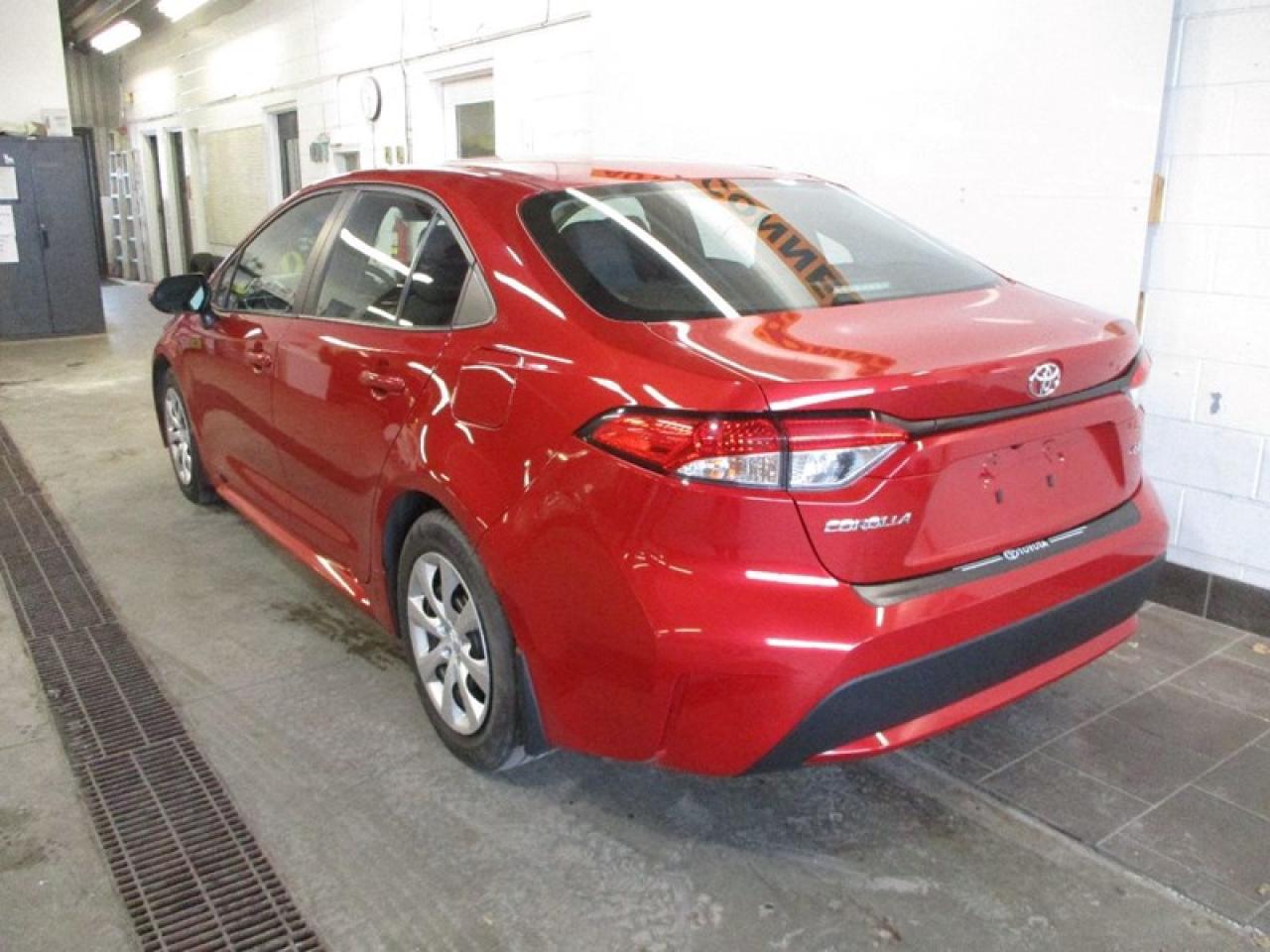 2020 Toyota Corolla LE Photo2