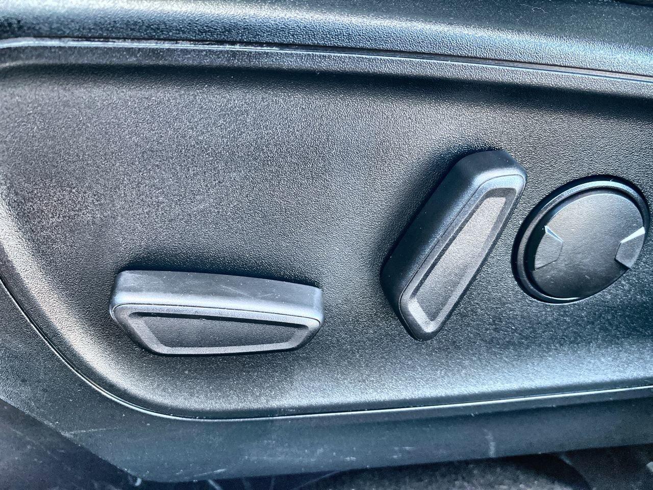 2020 Ford Escape Titanium Hybrid Photo