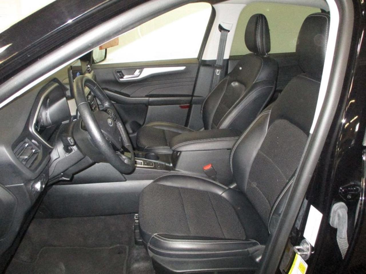 2021 Ford Escape SEL Photo3