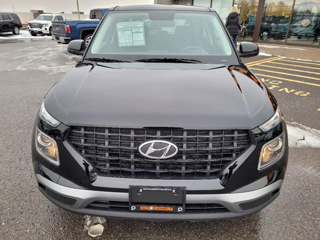 2022 Hyundai Venue SE Photo2