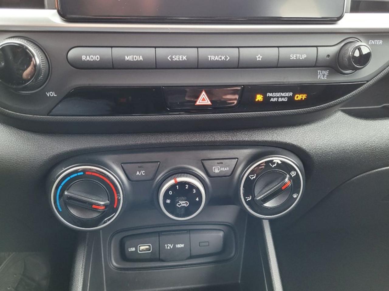 2022 Hyundai Venue SE Photo