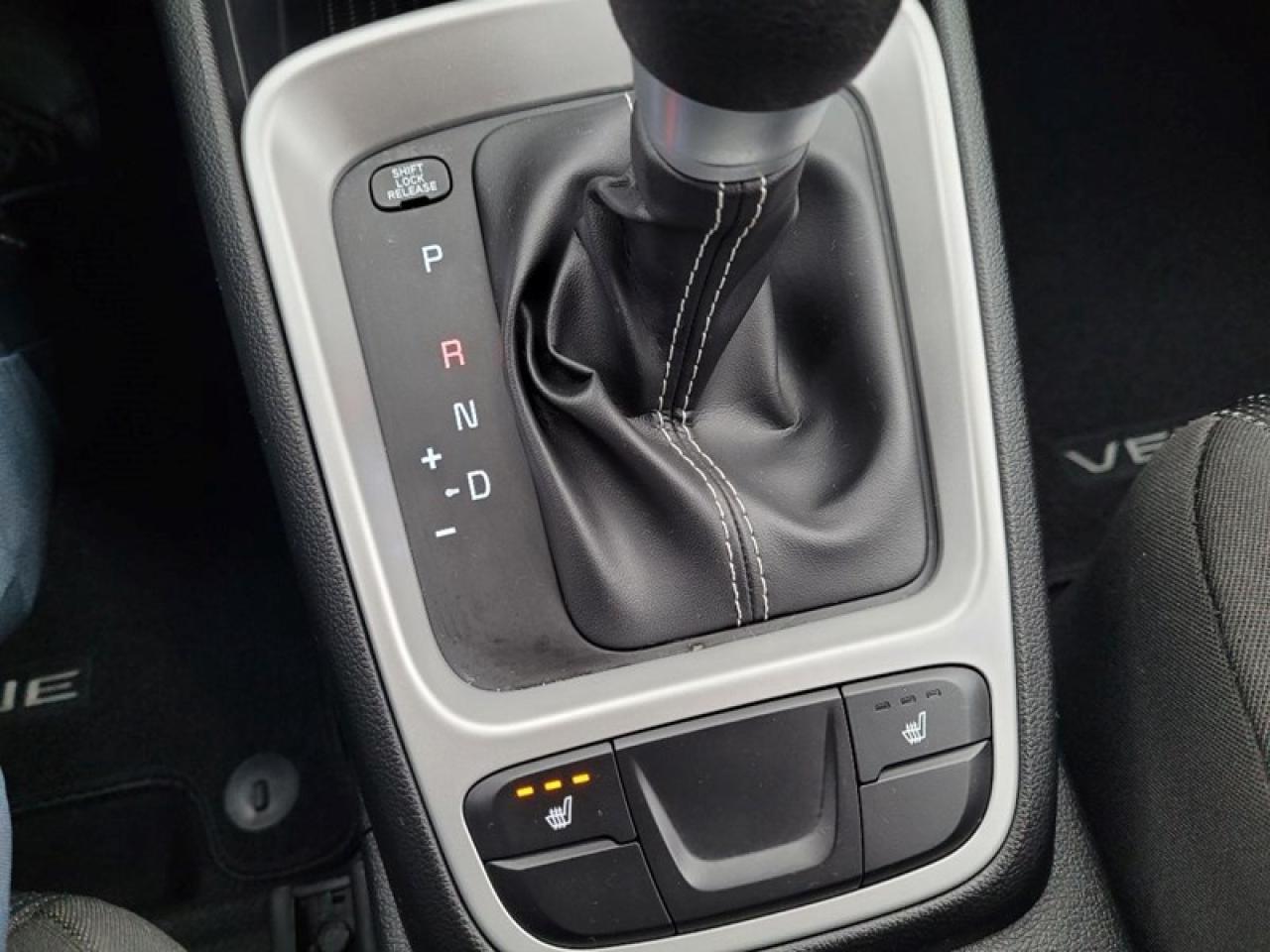 2022 Hyundai Venue SE Photo