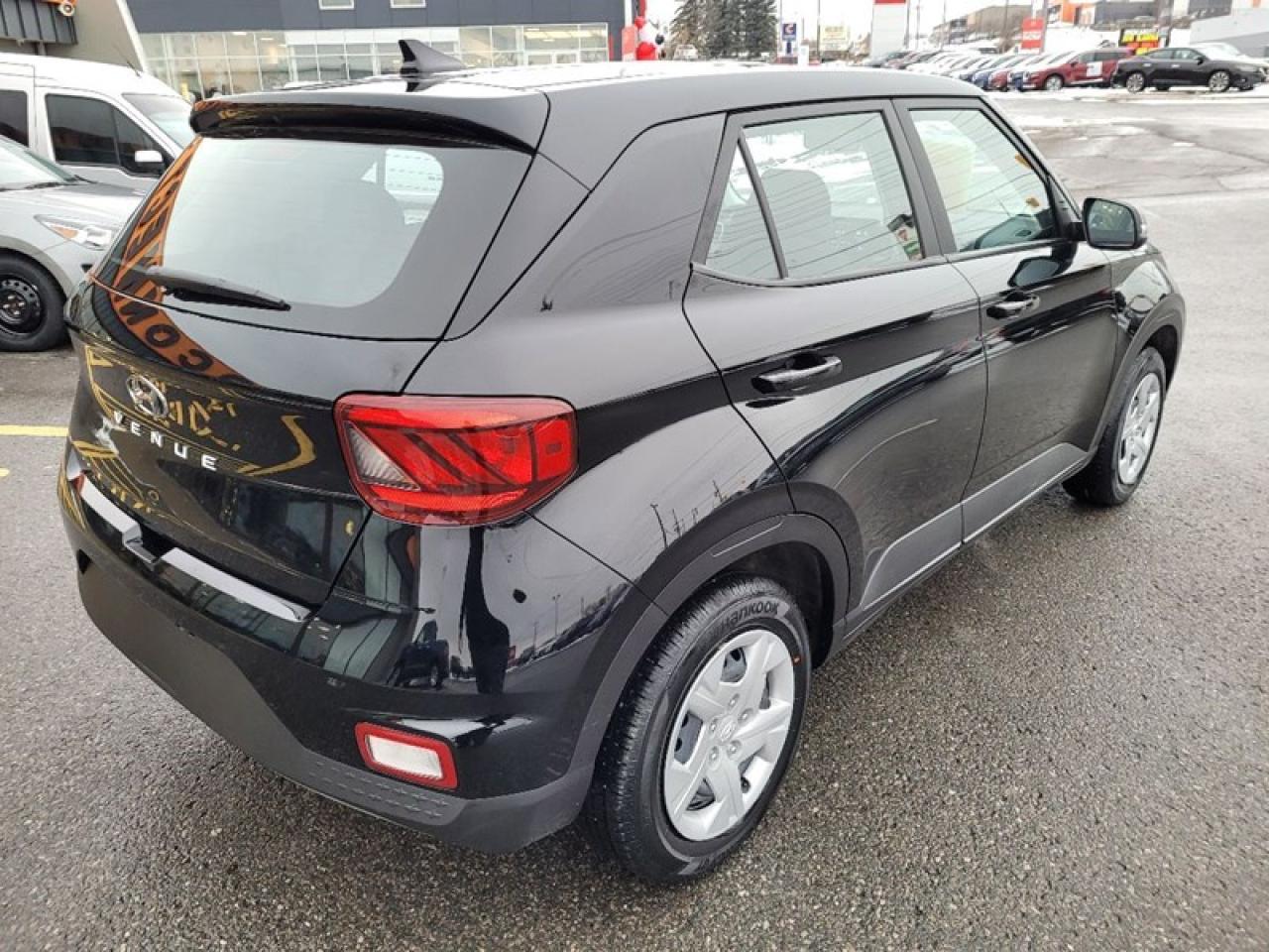 2022 Hyundai Venue SE Photo