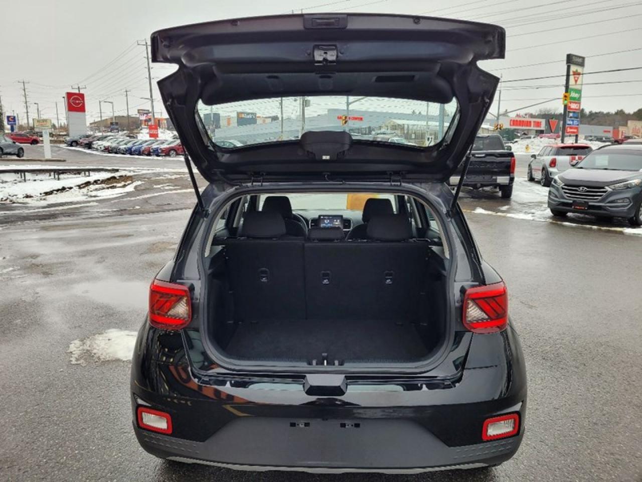 2022 Hyundai Venue SE Photo