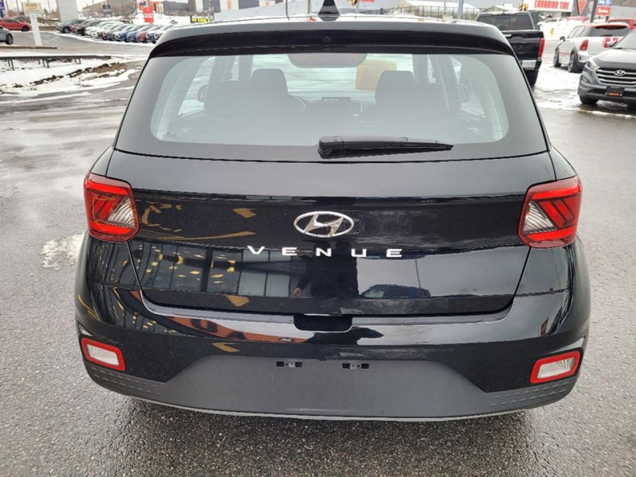 2022 Hyundai Venue SE Photo