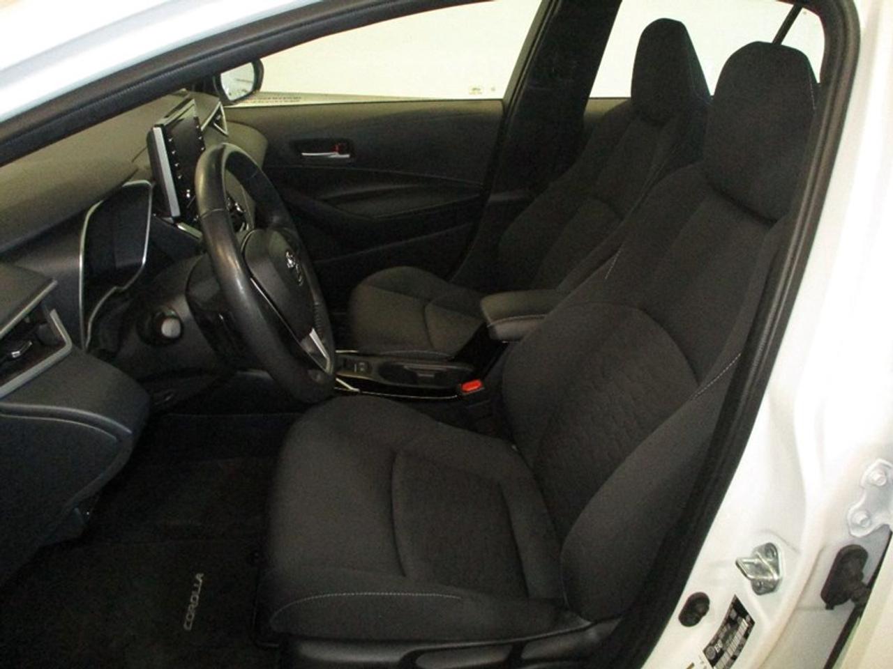 2021 Toyota Corolla Hatchback SE Photo