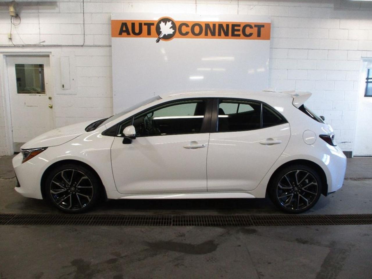 2021 Toyota Corolla Hatchback SE Photo