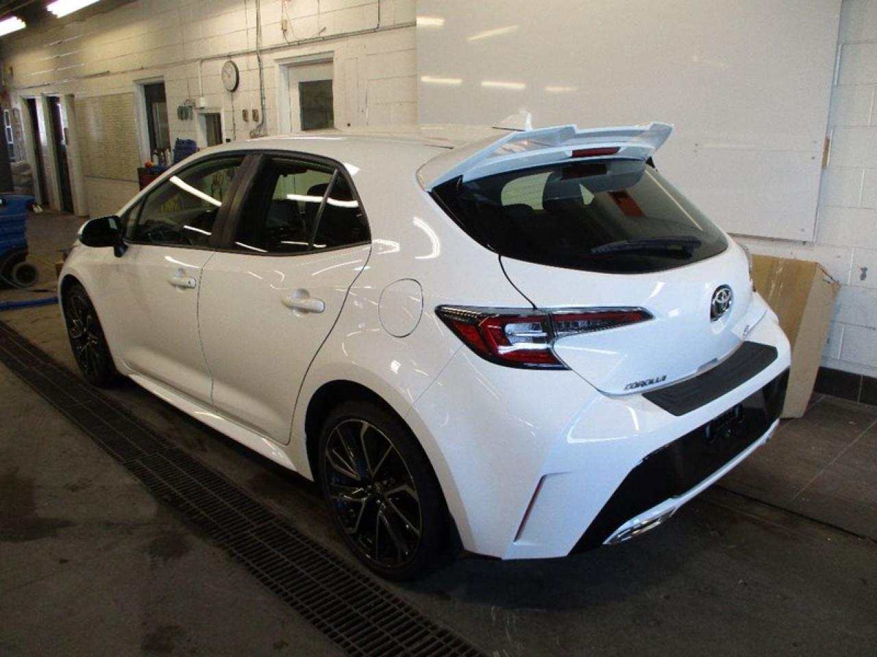 2021 Toyota Corolla Hatchback SE Photo