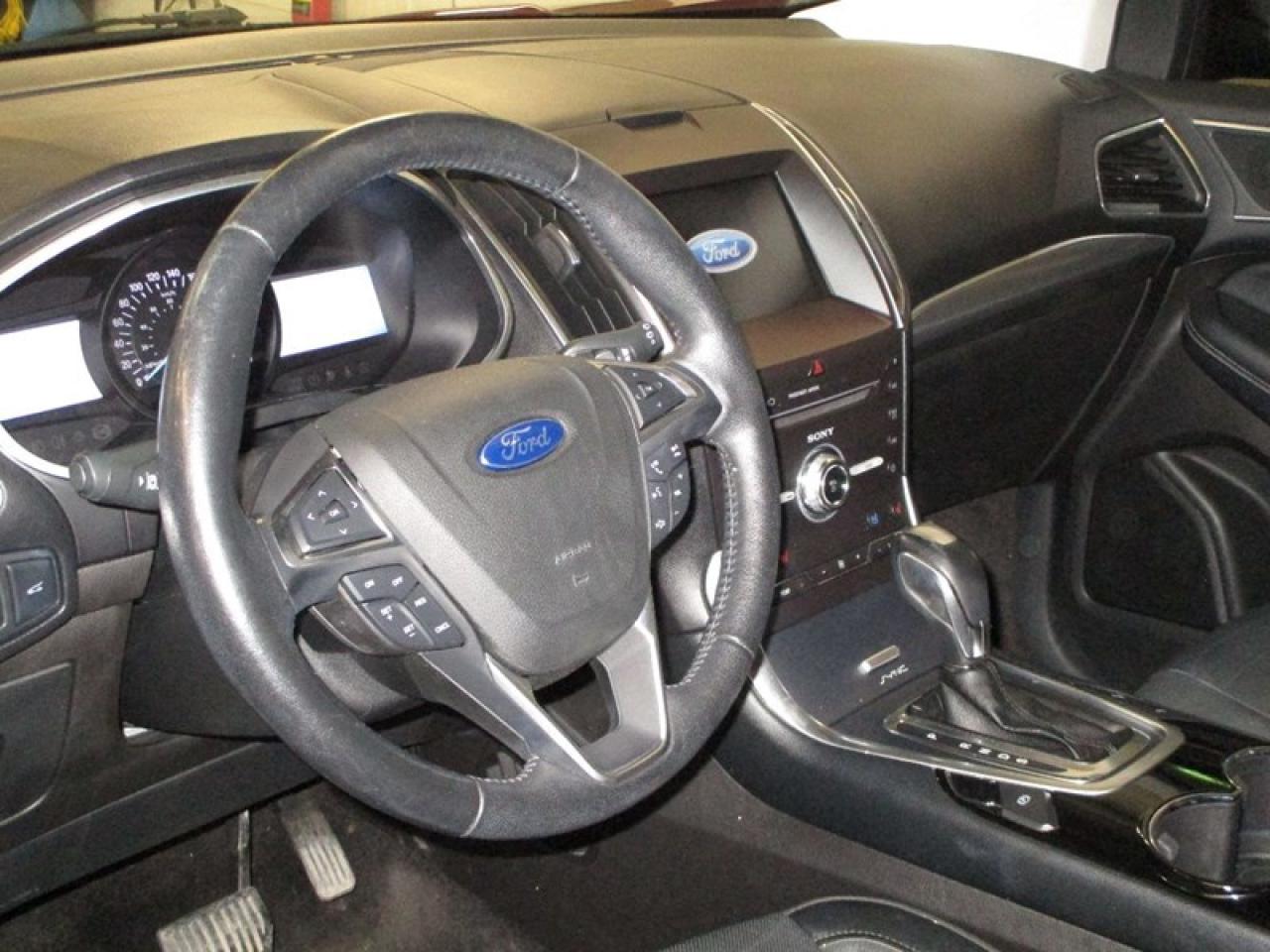 2017 Ford Edge Titanium AWD Photo4