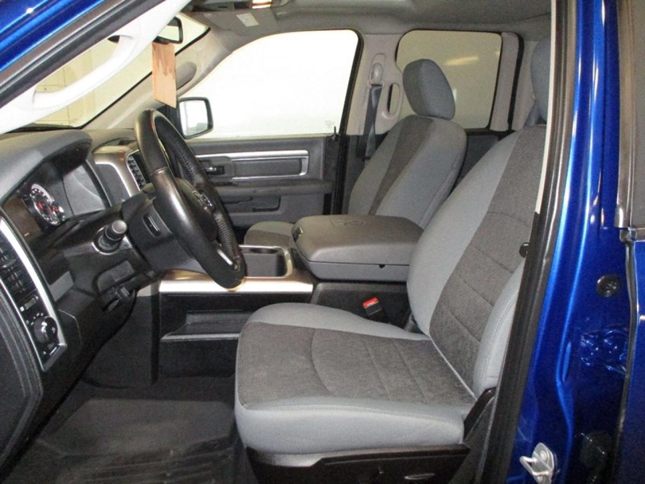 2019 RAM 1500 Classic WARLOCK Photo4