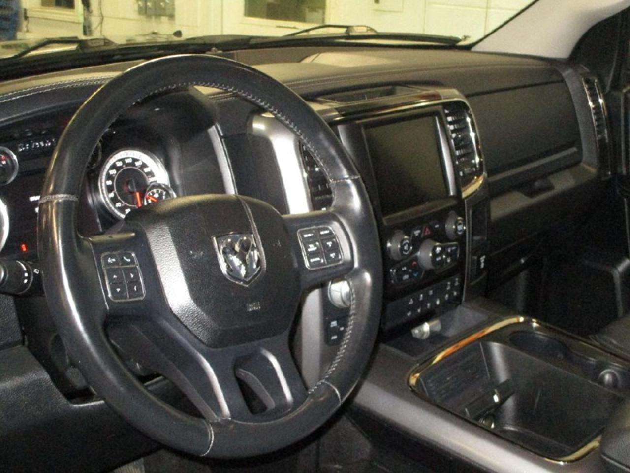 2017 RAM 1500 Sport Crew Cab Photo4